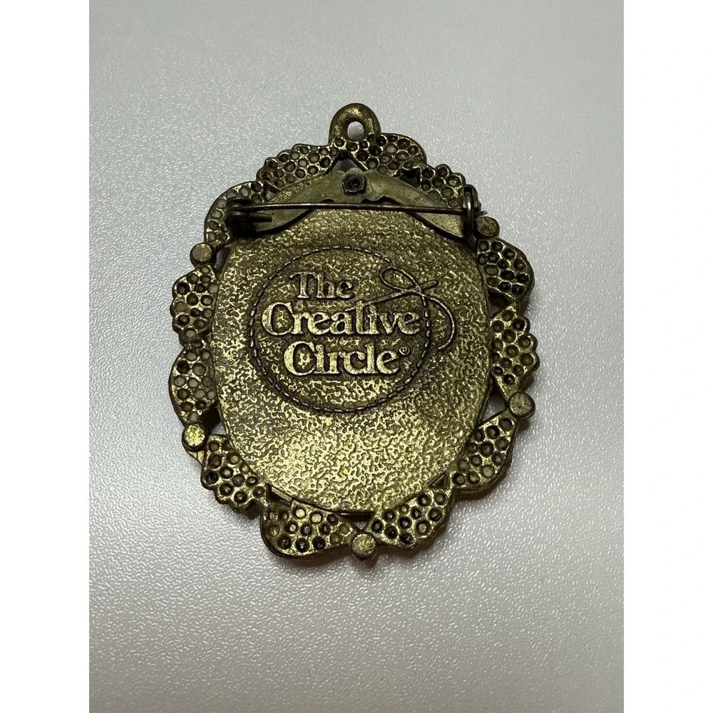 Vintage Creative Circle Brooch‎ Pendant Frame Brass Tone Ornate 2.5